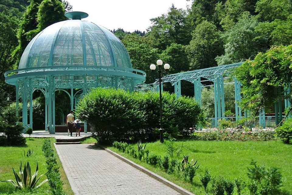 Apart-Otel Nino Borjomi Εξωτερικό φωτογραφία